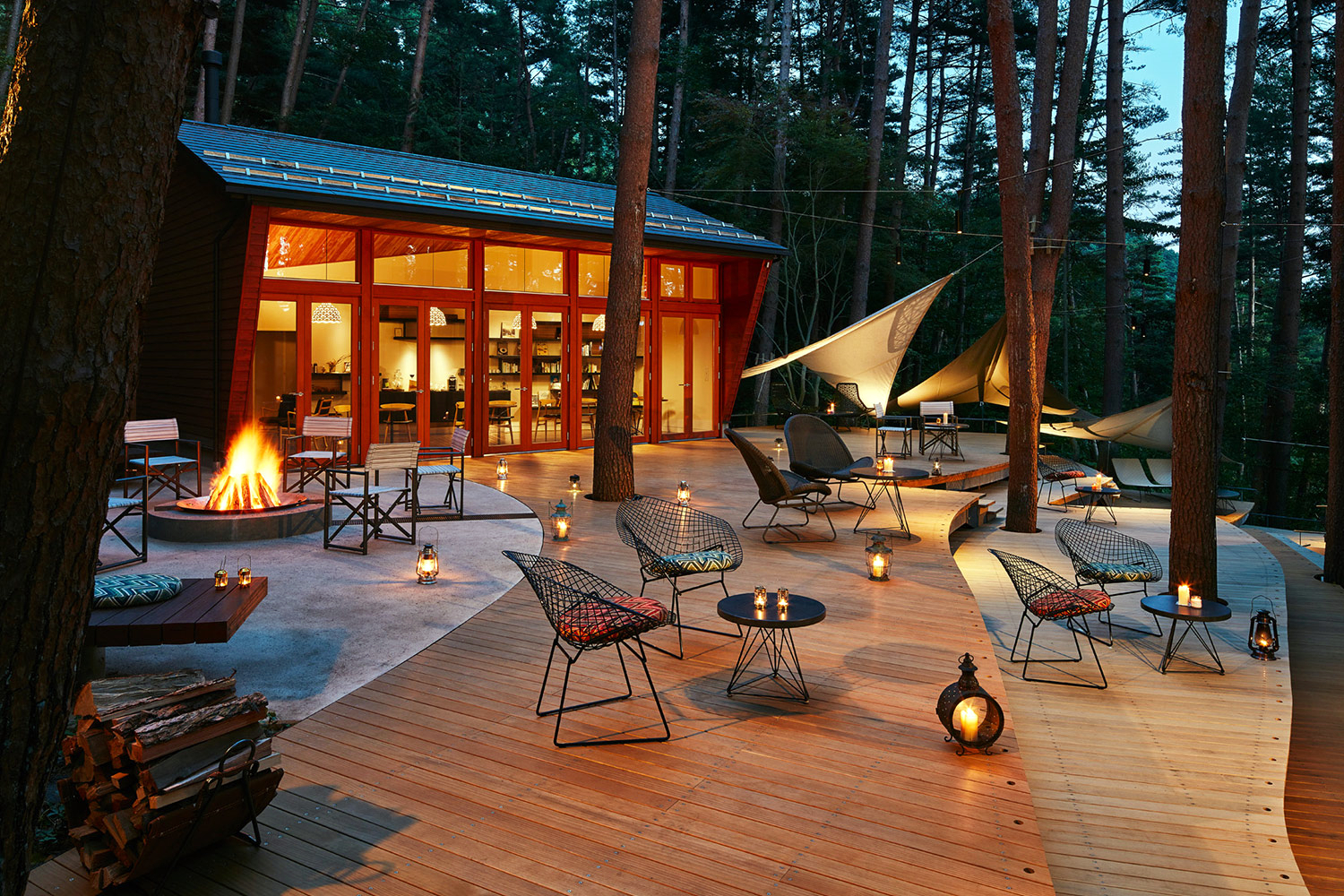 位於赤松樹林間的「雲端露台」提供各式與露營相關的休閒活動，在奢華、舒適與大自然之間找到完美平衡。 (2)